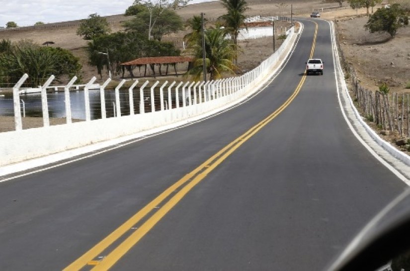 Renan Filho autoriza recuperação de vias urbanas no Litoral Norte nesta segunda