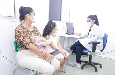 Prefeito Júlio Cezar, Alexandre Ayres e Marx Beltrão entregam Pediatria 24h em Palmeira