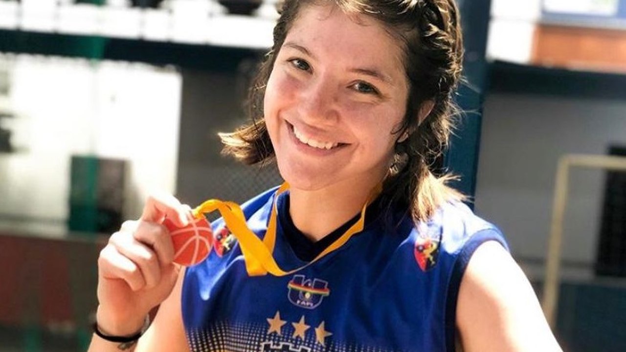 Time de basquete realiza rifa em prol de atleta da equipe