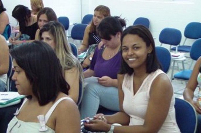 Parceria prepara jovens para o mercado de trabalho, no Lar São Domingos