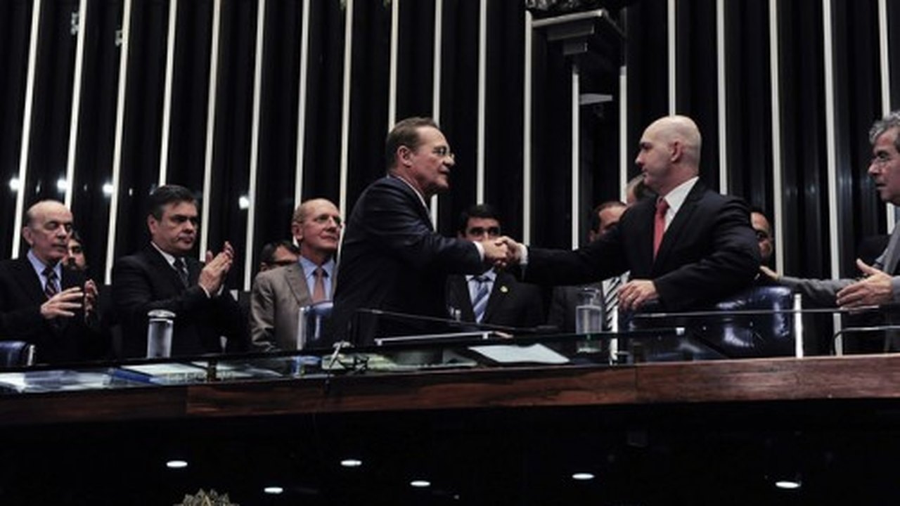 Senadores parabenizam Renan por promover encontro com governadores