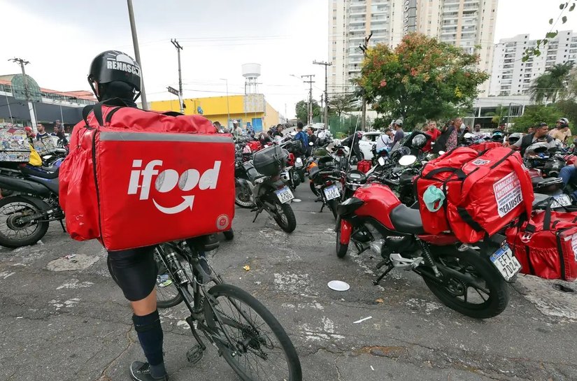 iFood anuncia mudanças, mas representantes de entregadores criticam