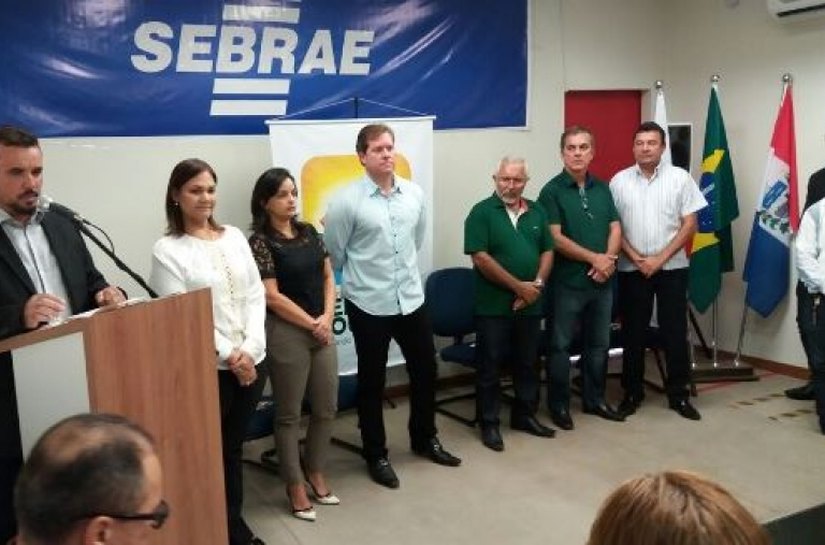 Delmiro sedia Encontro de Gestores Municipais e Lideranças do Trade Turístico do Alto Sertão