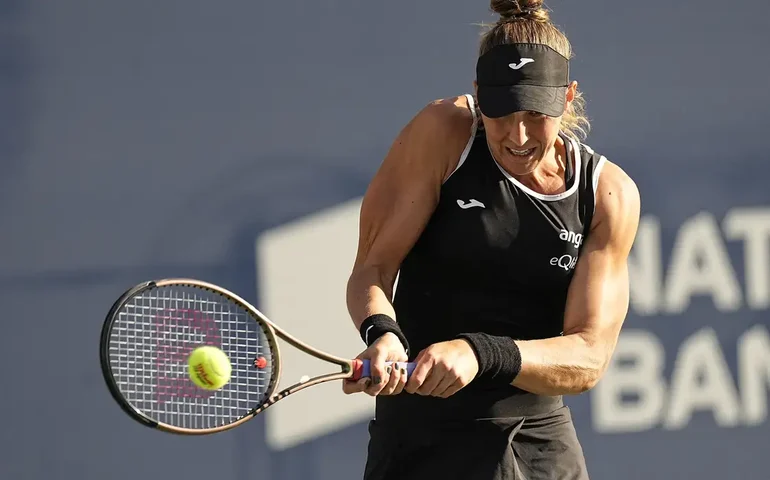 Bia Haddad e Carol Meligeni exaltam torcida e recorde de público no Ibirapuera