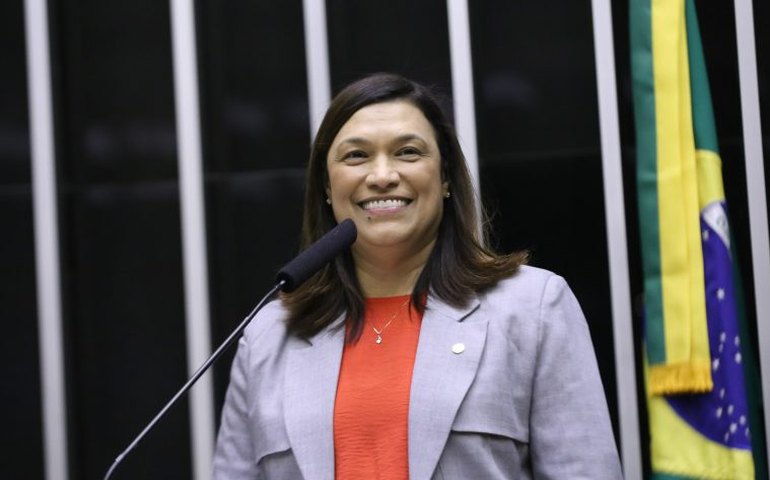 Comissão aprova programa de emprego para responsáveis por crianças com necessidades especiais