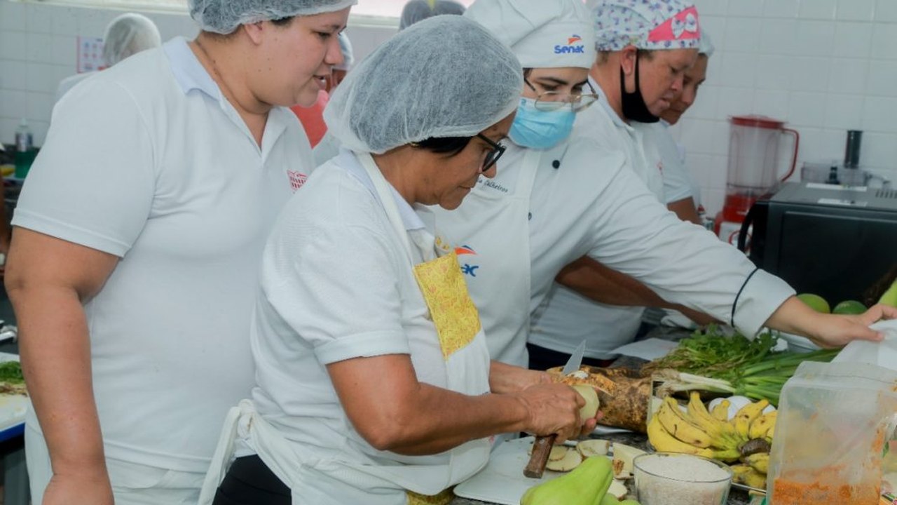 Merendeiras das escolas da Prefeitura de Penedo recebem capacitação do Sebrae