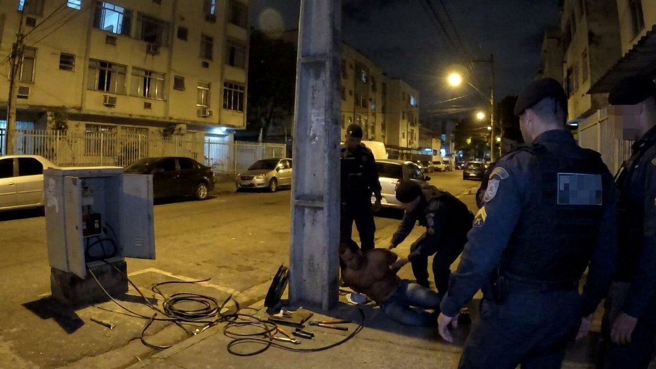 Vídeo de câmera corporal mostra prisão de homem que furtava cabos no Méier
