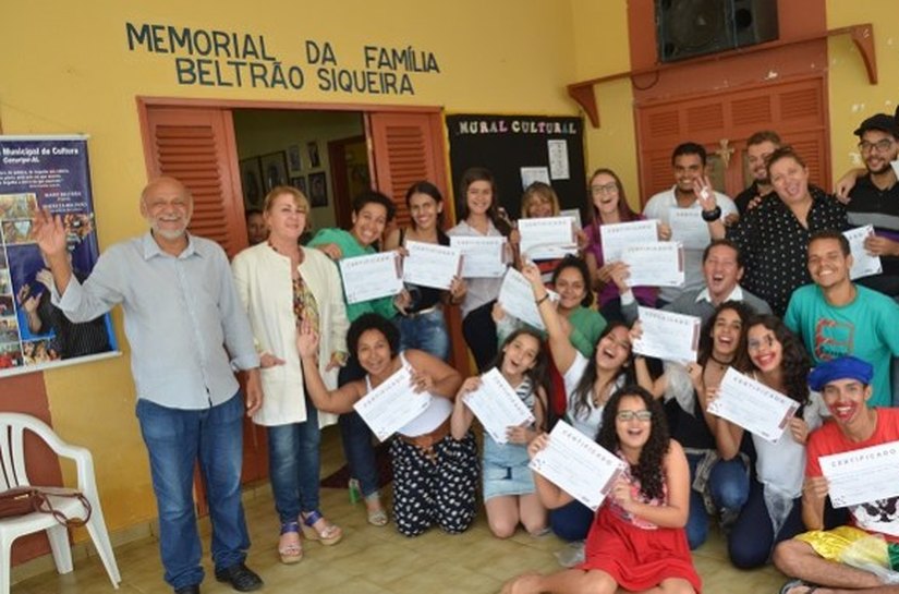 Coruripe: alunos da Oficina de Preparação de Atores recebem certificado na Casa de Cultura