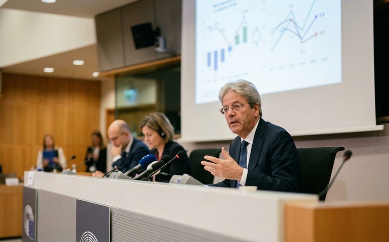 Guerra pode pesar entre 0,2 pp a 0,6 pp no crescimento do PIB europeu, diz comissário da UE