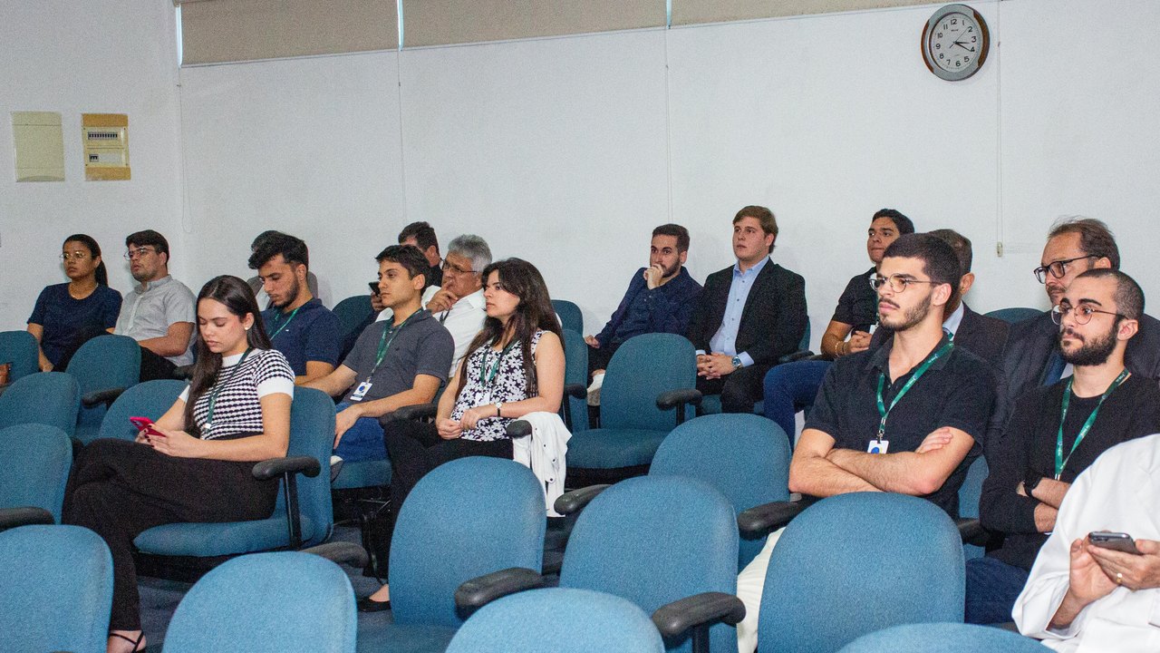 Estudantes de Direito acompanham sessão do Pleno do TRE/AL
