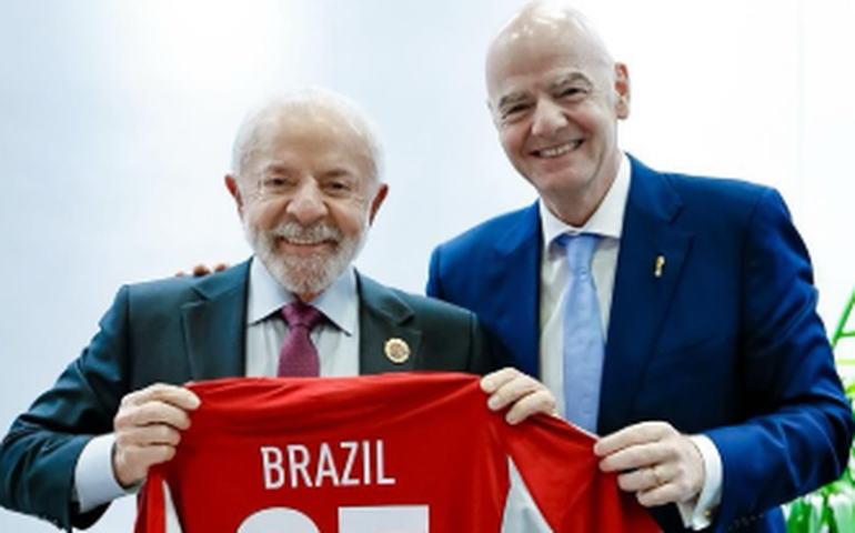 Lula convida presidente da Fifa para lançamento da Universidade do Esporte