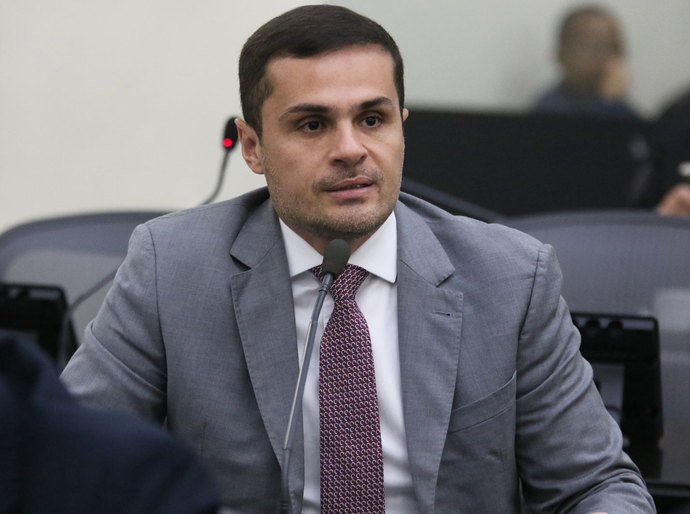 Lei de autoria do deputado Alexandre Ayres garante prioridade para diabéticos nos serviços de saúde