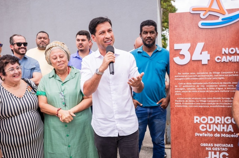 Prefeito Rodrigo Cunha entrega 34 ruas pavimentadas no Village Campestre 2 e Canto do Mainá