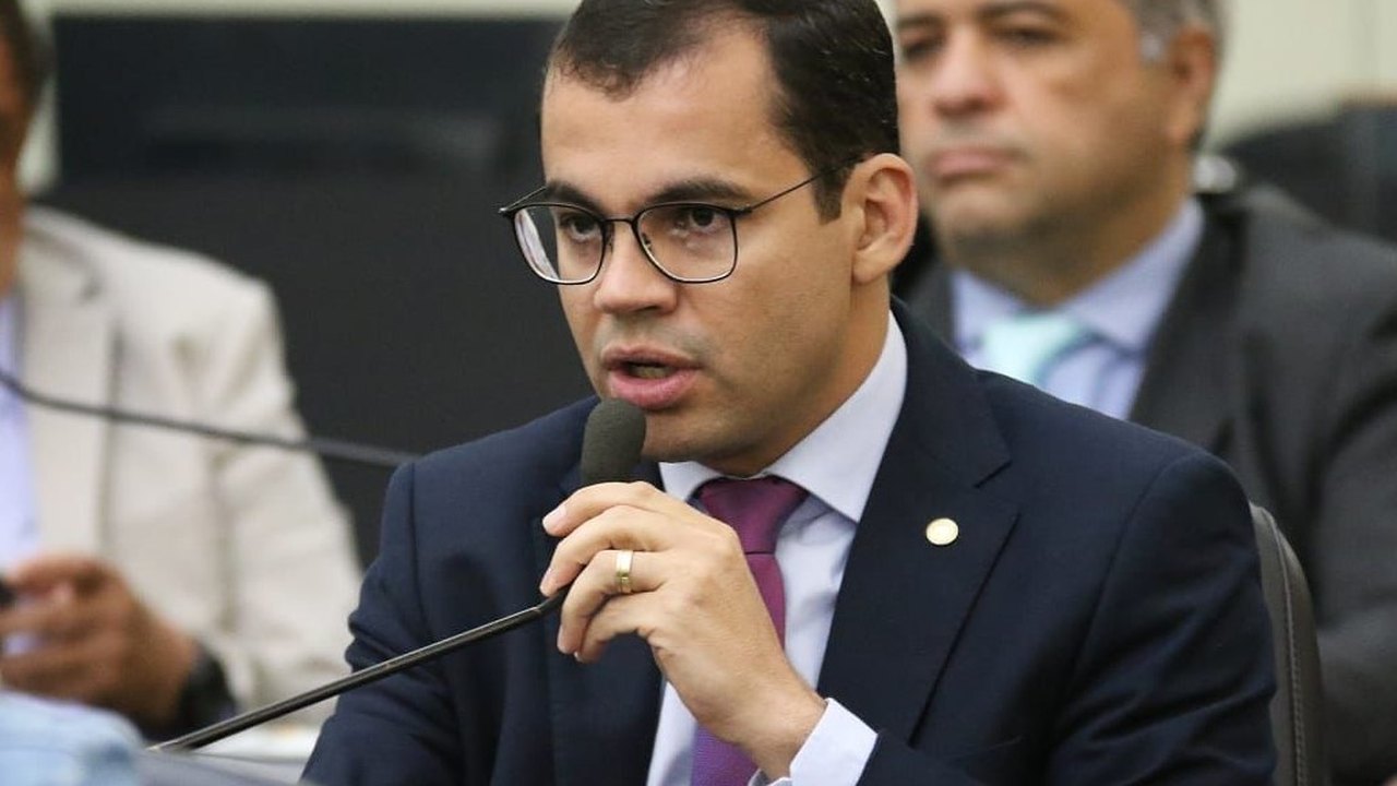 Gilvan Barros Filho pede atenção do DER para situação da AL-115