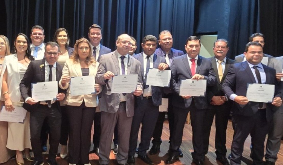 Luciano Barbosa sinaliza “bandeira branca” para a vice-prefeita Rute Nezinho