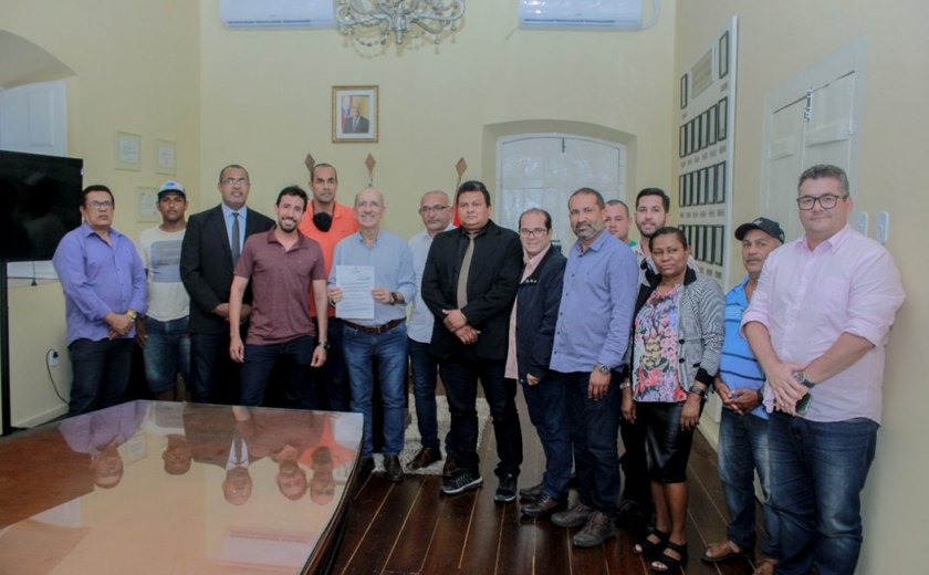 Prefeitura de Penedo e indústria de pescado fecham contrato sobre uso da UBP