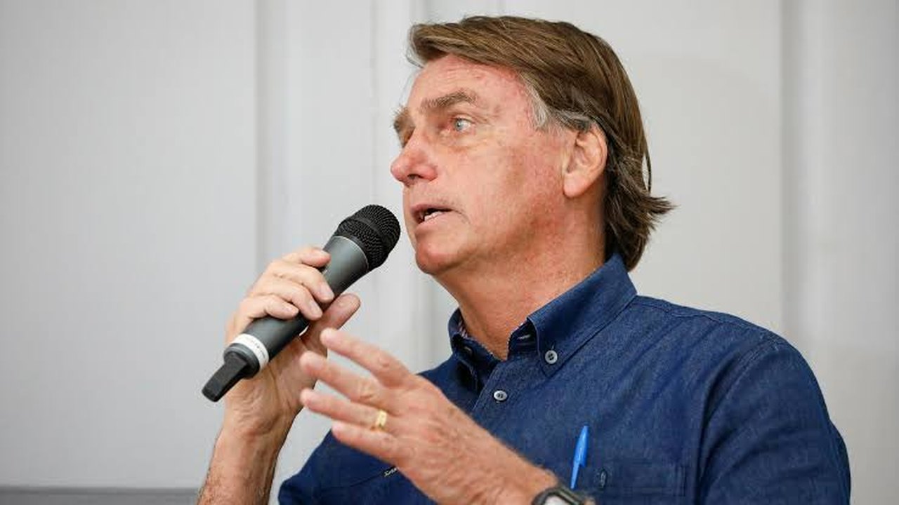 Governo Bolsonaro fez 8 tentativas para ex-presidente ficar com diamantes
