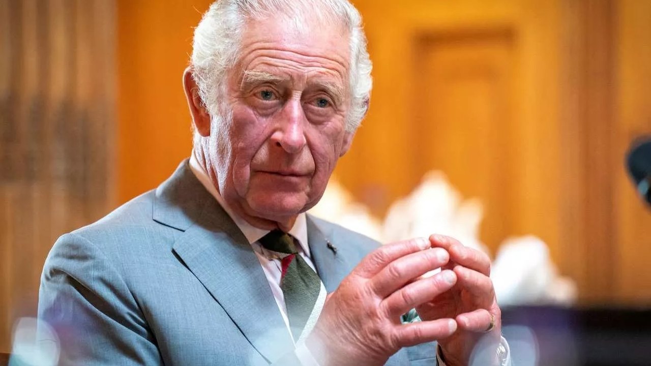 Rei Charles dá ordem de despejo a Harry e Meghan de mansão, diz jornal