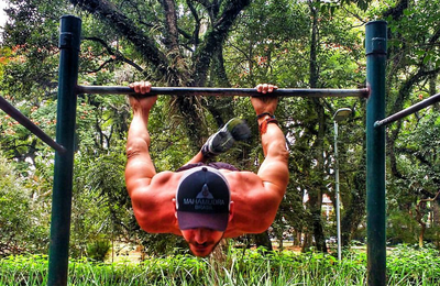 Calistenia ganha espaço como alternativa eficiente e acessível fora das academias