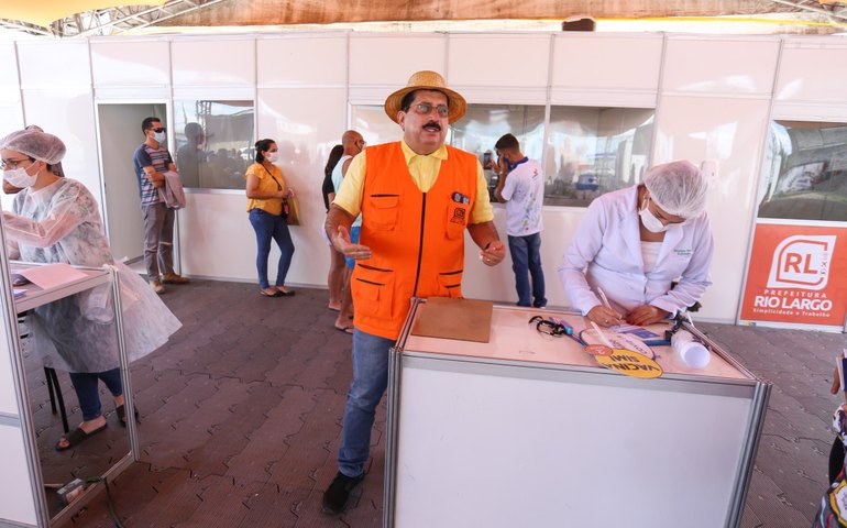 Gilberto Gonçalves acompanha o reforço da vacina contra covid-19 em Rio Largo