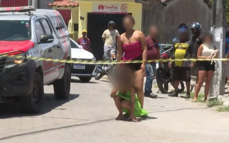 Técnica de enfermagem é assassinada a tiros e filha encontra corpo na rua