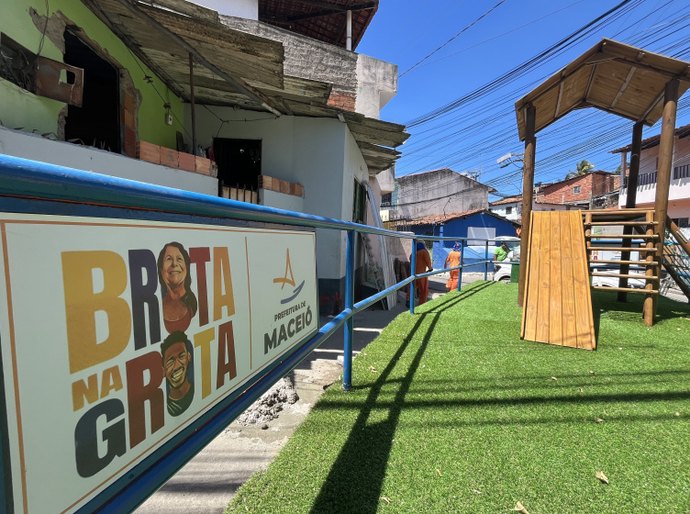 Programa Brota na Grota transforma praça e renova esperança na Grota do Cigano
