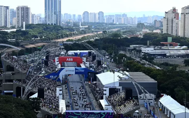 Torcida do Corinthians é aposta da Fórmula E para lotar Sambódromo do Anhembi