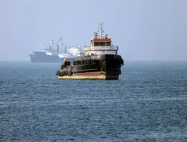 Ataque a navio deixa 1 morto e feridos no Estreito de Ormuz