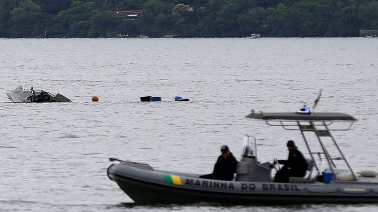 Piloto do avião de Teori disse que esperaria fim da chuva para pousar, afirmam técnicos