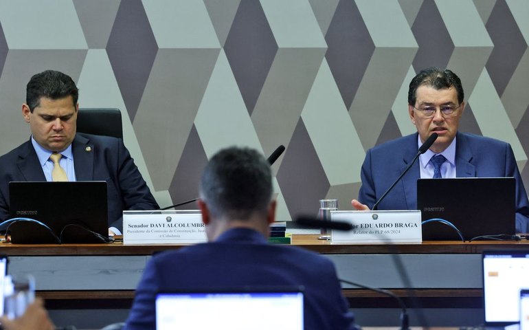 Relatório da Reforma Tributária avança para votação no Senado