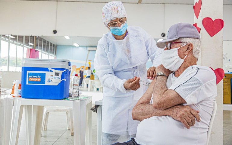 Arapiraca: Idosos com 75 anos ou mais começam a ser vacinados a partir de segunda-feira (15)