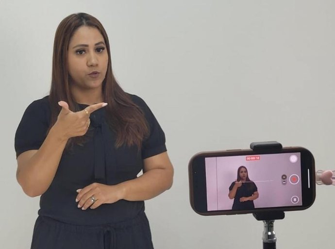 Intérprete de Libras da Uncisal transforma inclusão em realidade