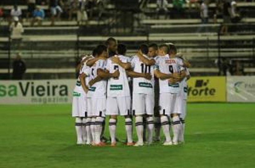 Técnico Betinho relaciona 19 jogadores para a partida contra o Genus