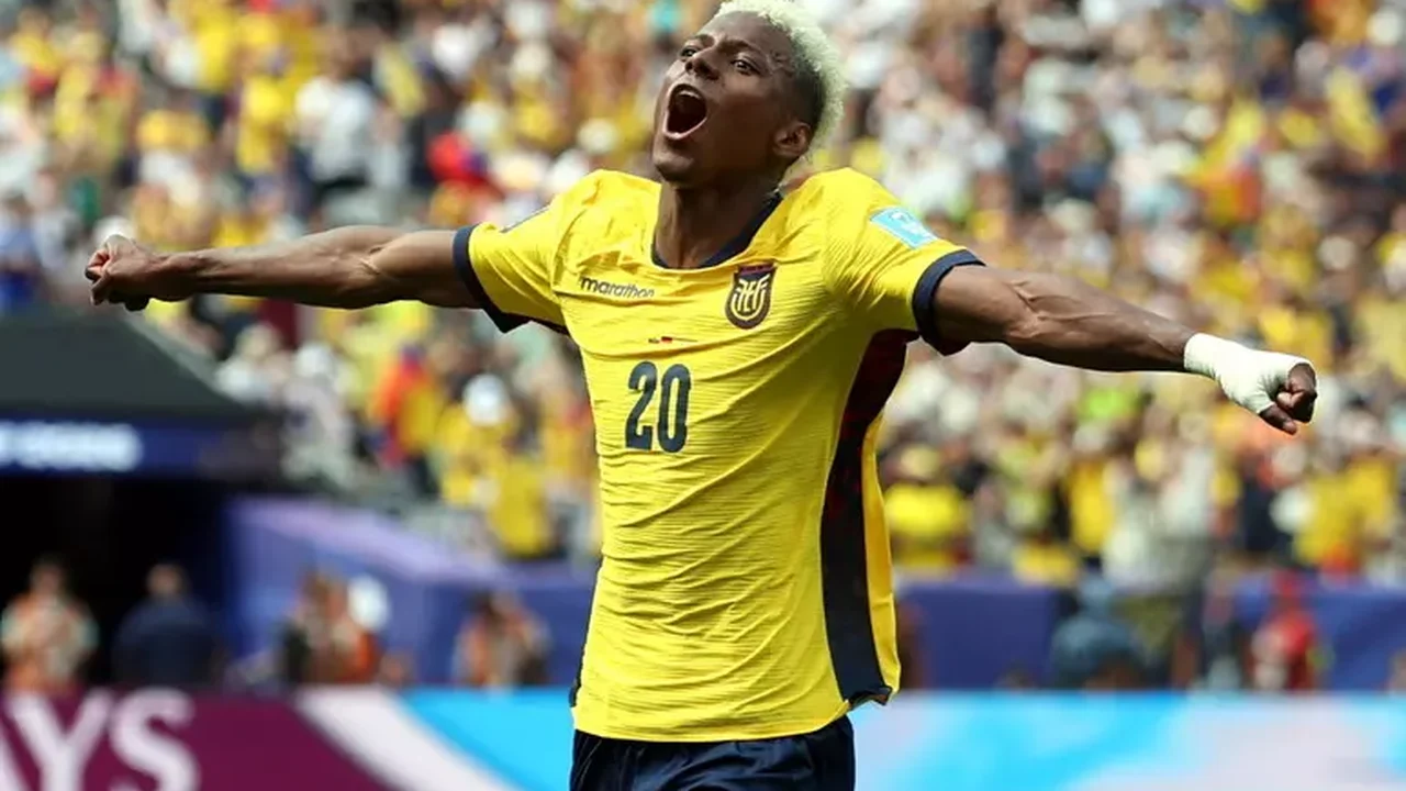 Alemanha perde para Equador, mas garante liderança do Grupo E da Copa