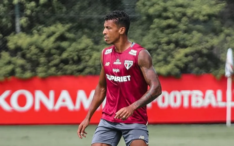 Luiz Gustavo vai ao CT do São Paulo em 1º dia do tratamento do tromboembolismo fora do hospital