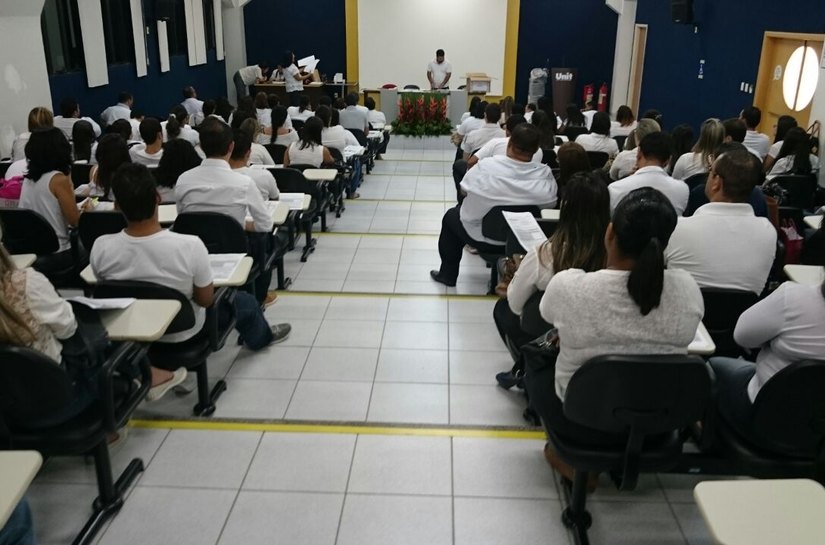 Bacharéis em direito participam da 1ª Fase do XX Exame de Ordem em AL