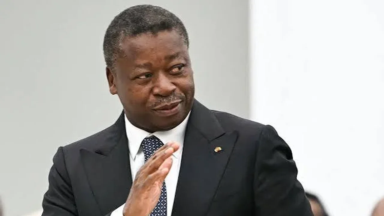 Sputnik mostra encontro do presidente russo com o primeiro-ministro do Togo