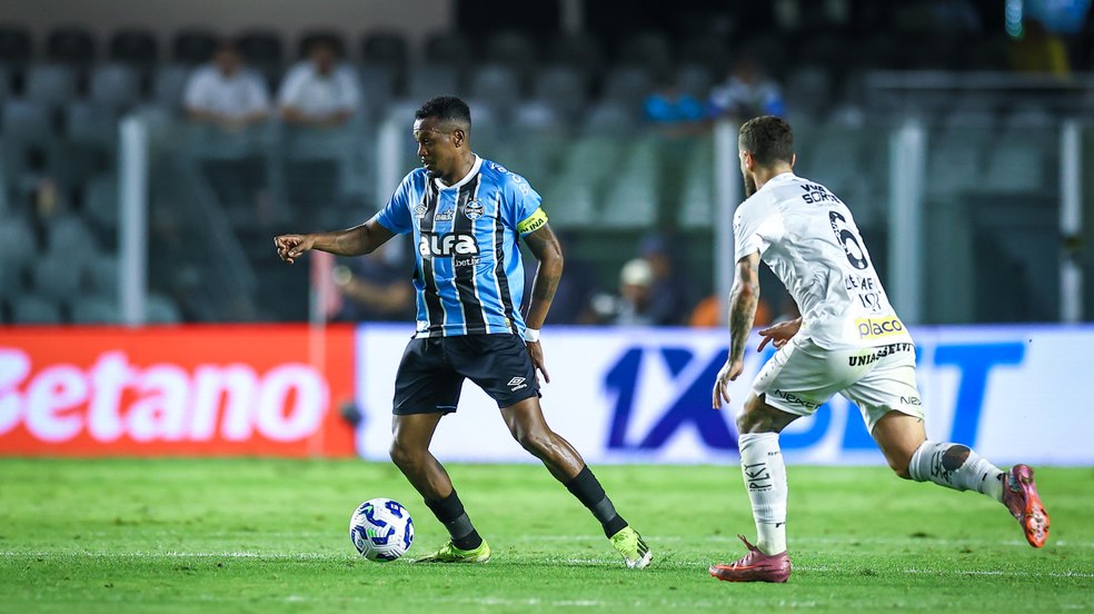 Santos e Grêmio empatam na Vila Belmiro em jogo movimentado