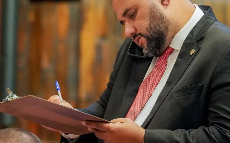 PF encontra mensagens de violência em celular de deputado preso no RJ