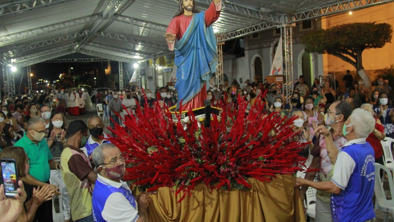 Louvor ao Bom Jesus dos Navegantes, em Penedo, é transmitido nas redes sociais e por emissoras de rádio