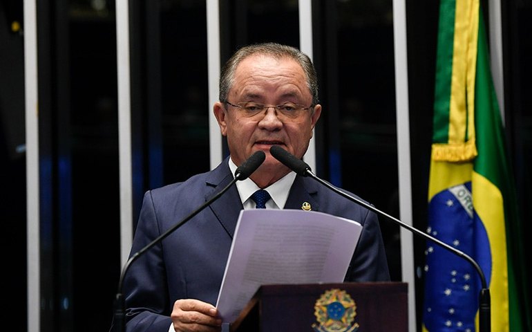 Zequinha chama atenção para crise financeira nos municípios