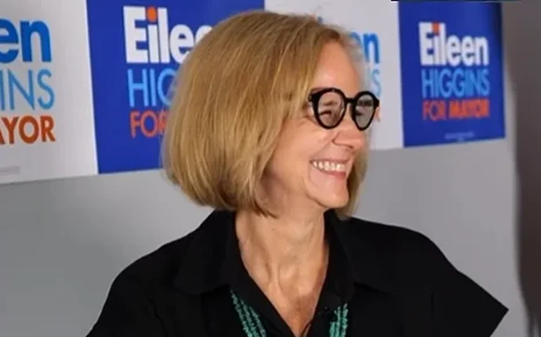 Quem é Eileen Higgins, primeira mulher eleita prefeita de Miami