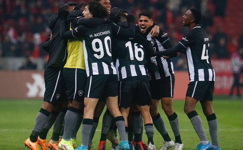 Botafogo, com dez jogadores, empata com o Atlético-GO no Engenhão