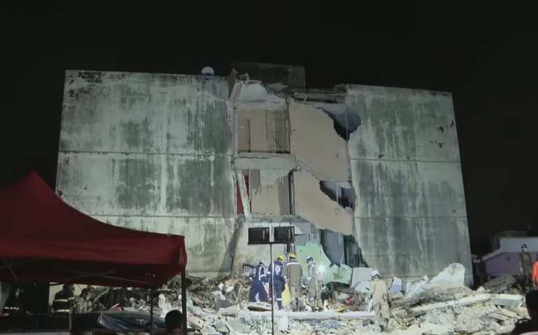 Desabamento de imóvel deixa 2 mortos e feridos em Olinda