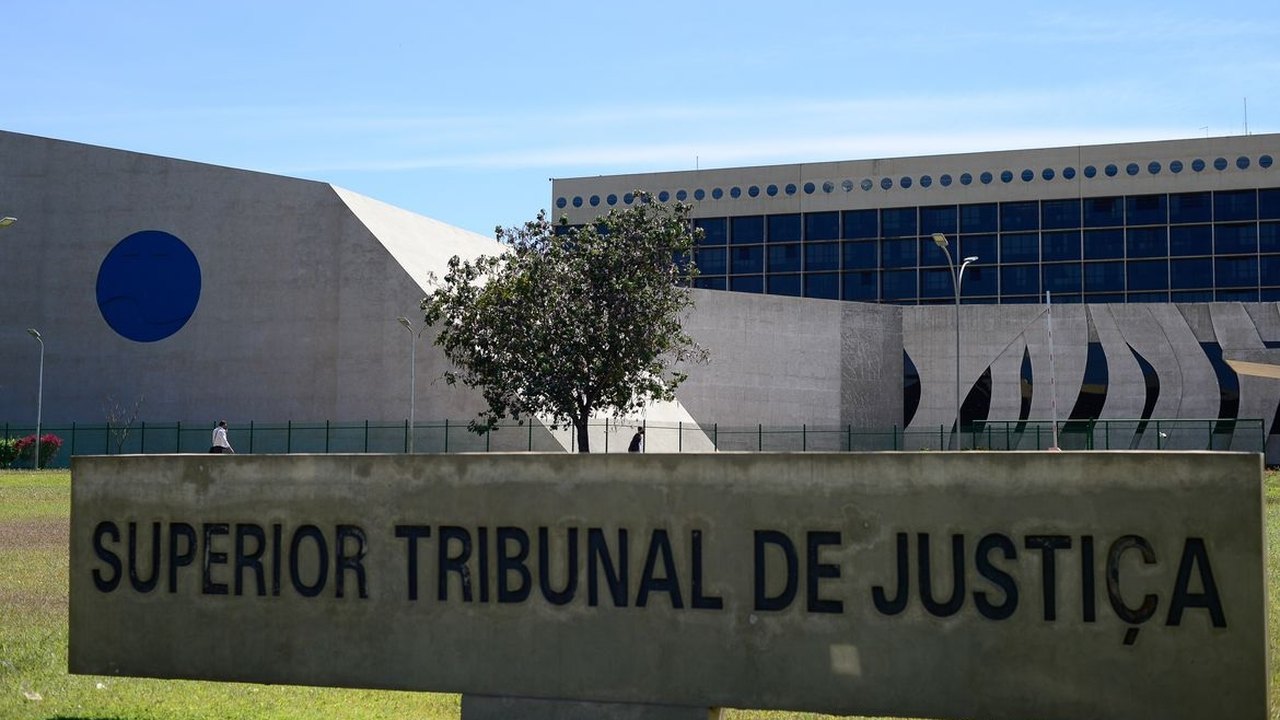 STJ decide que salário pode ser penhorado para pagar dívidas