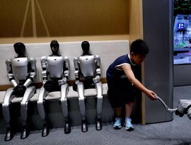 Fabricante chinesa de robôs estreia com salto de 600% na bolsa