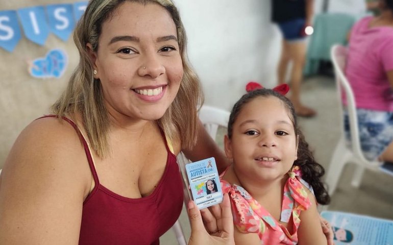 Assistência Social entrega Carteiras de Identificação do Autista