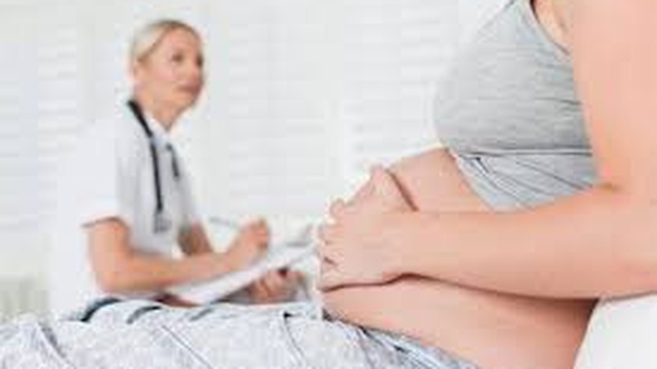 Nos EUA, aumentam relatos de emergências se recusando a atender grávidas; uma delas acaba abortando no banheiro