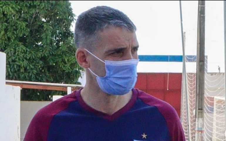 Vojvoda prega Santos 'mirando para cima' e espera que vitória tire ansiedade do setor ofensivo