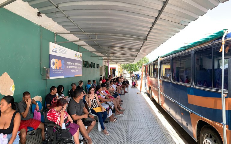 Unidade móvel do Cadastro Único atende moradores do Clima Bom e Levada